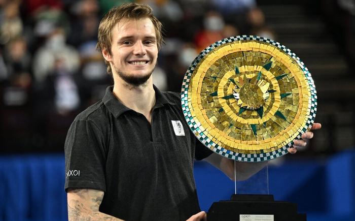 在本届比赛 在本届比赛